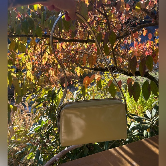 Gucci Sunny Yellow Leather Purse - Picture 4 of 9